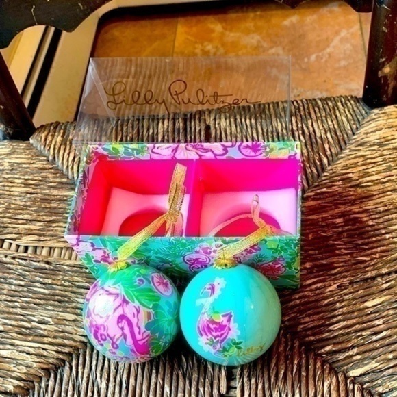✨💖 Lilly Pulitzer Seafoam Green and Flamingo Pink Ornament Set 💖 - Picture 5 of 12
